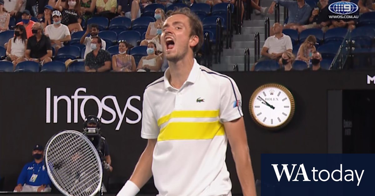 Video: Australian Open: Daniil Medvedev v Stefanos Tsitsipas