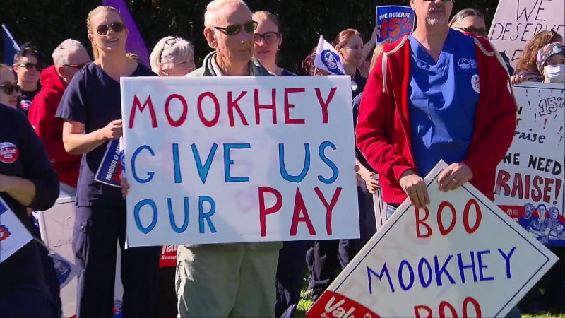 NSW nurses strike on day off for 15 per cent pay increase