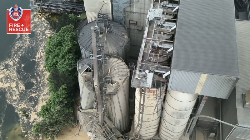 Silos collapse at Bomaderry