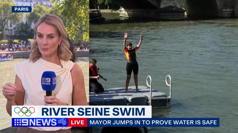 Paris mayor swims in River Seine 