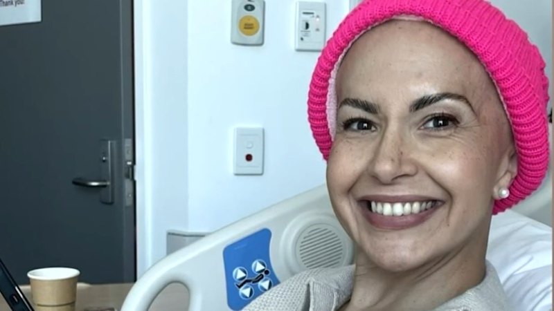 Deputy premier returns to parliament after cancer battle