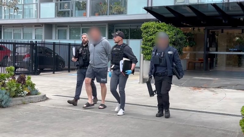 Nekdanjega šefa sindikata CFMEU Johna Setko aretirali in obtožili