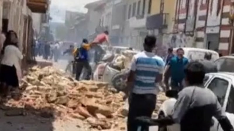 Ekvador'da 6.7 büyüklüğünde deprem meydana geldi.