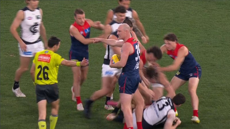 Carlton awarded a free kick after Harrison Petty’s goal attempt is disrupted in AFL wildcard