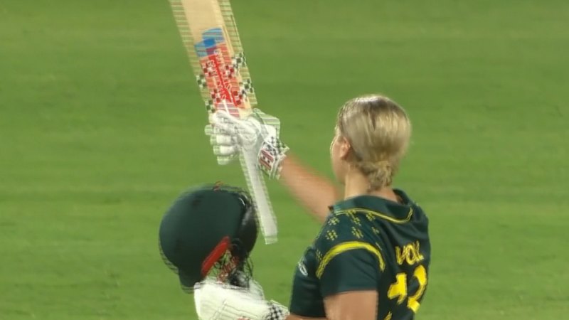 Aussie star hits 52-ball hundred