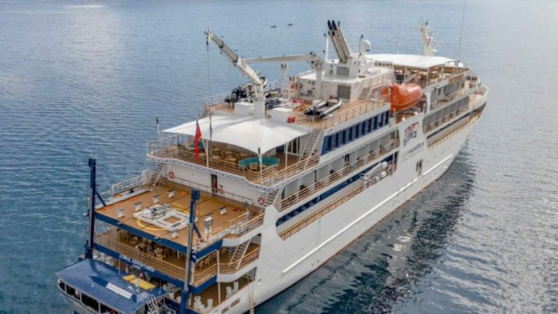 Family 'shocked and saddened' by death of cruise ship passenger on Lizard Island