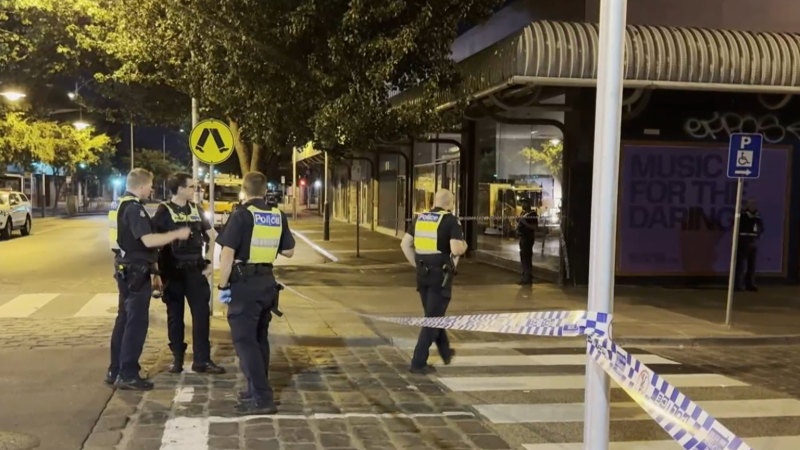 Man stabbed with machete on Melbourne street