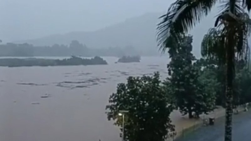 North Queensland on alert for tropical cyclone