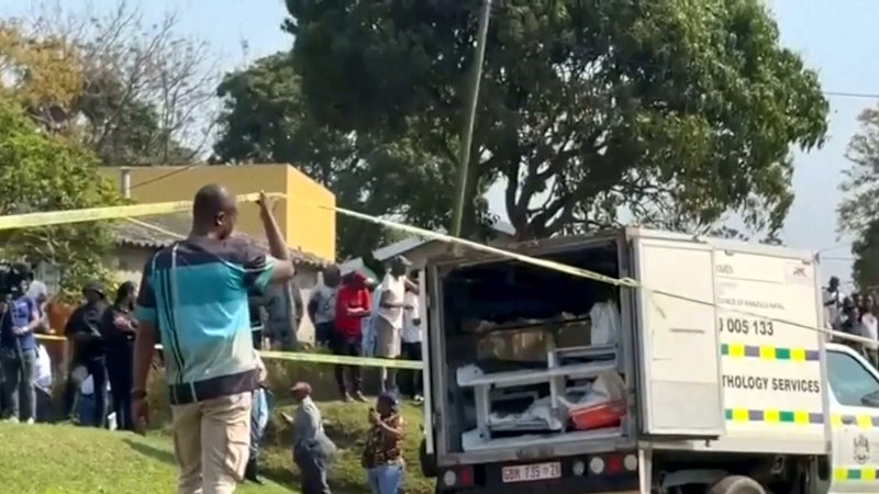 Güney Afrika'da meydana gelen toplu silahlı saldırıda 11 kişi hayatını kaybetti