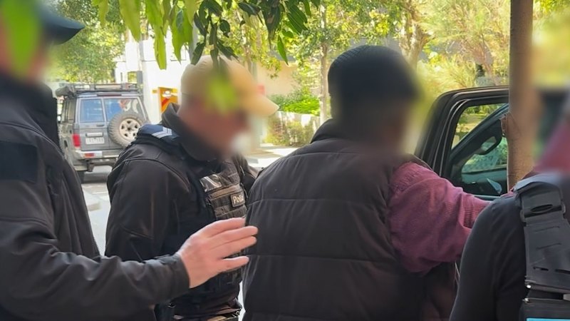 Counter terrorism officers arrest Melbourne man, suspected ISIS member