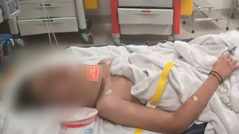 V Melbournu iščejo osumljenca, ki sta napadla dečka in hudo poškodovala še eno osebo med krajo e-koles