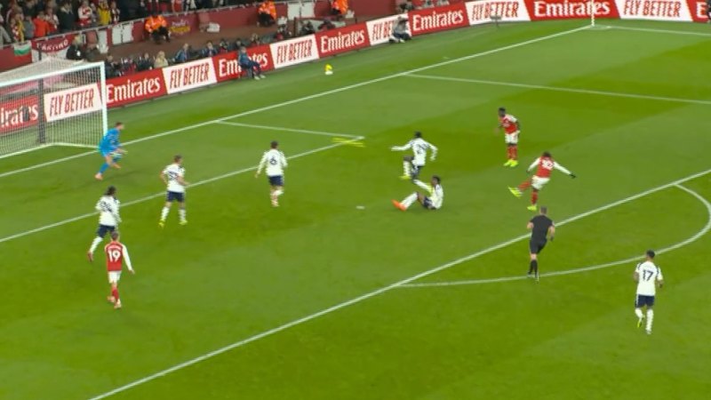 Ezejev hat-trick kronal zmago Arsenala nad Tottenhamom; Arteta navdušen nad njegovo 'avtoriteto'