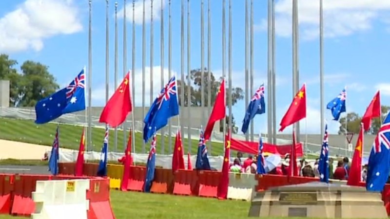 Phone alert for Chinese politicians' visit to parliament