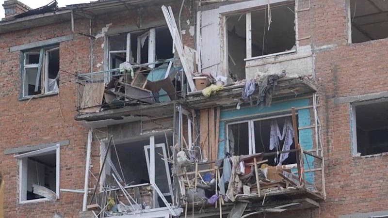 Russian air attack kills 15 people in Ukraine