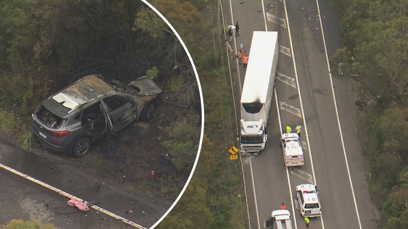 Mother, child pulled from car in Blue Mountains crash