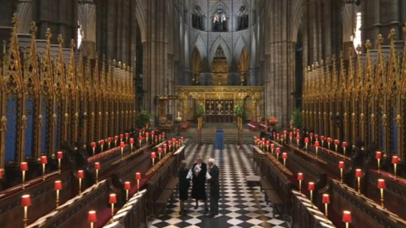 Westminster Abbey'de Kraliçe'nin cenazesi için kapılar açıldı