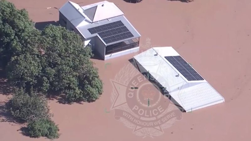 Two backpackers missing as Queensland battles floods