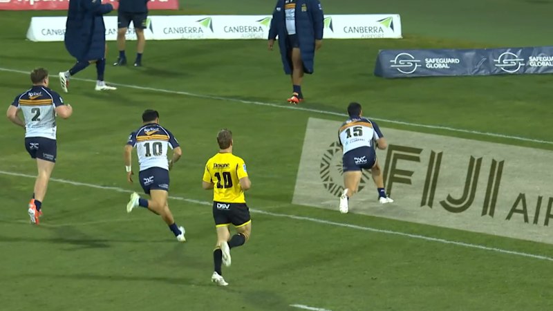 Wright slices open Hurricanes for 'genius' try