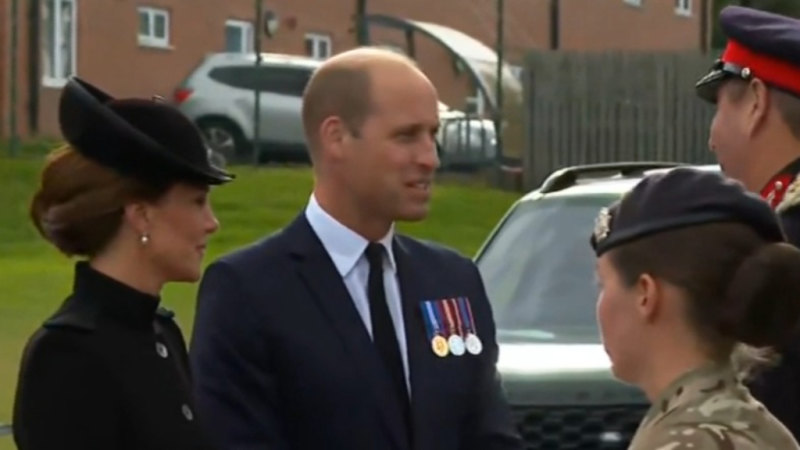 Galler Prensi ve Prensesi, İngiliz Milletler Topluluğu birlikleriyle bir araya geldi