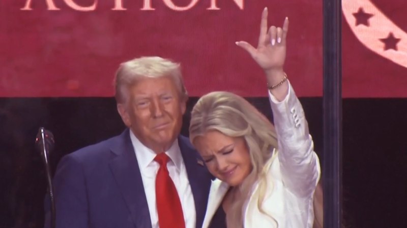 Video: Mourners Including US President Donald Trump Gather for Char...