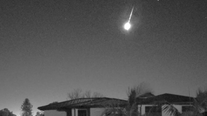 Suspected meteor lights up sky in Victoria
