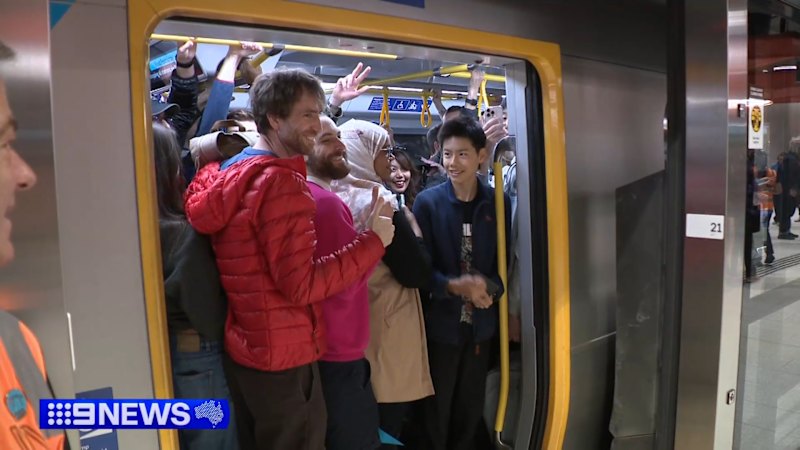 Thousands of passengers stranded after power fault shuts down Metro Tunnel