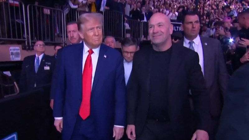 Trump turns up at UFC