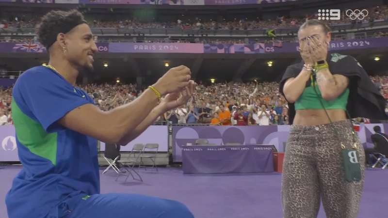 Brazilian triple jumper proposes on Paris track