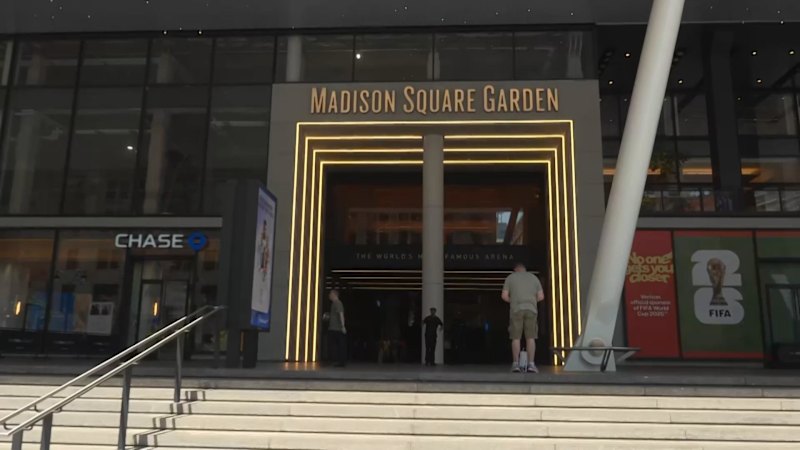 Taylor Swift wedding draws fans to Madison Square Garden