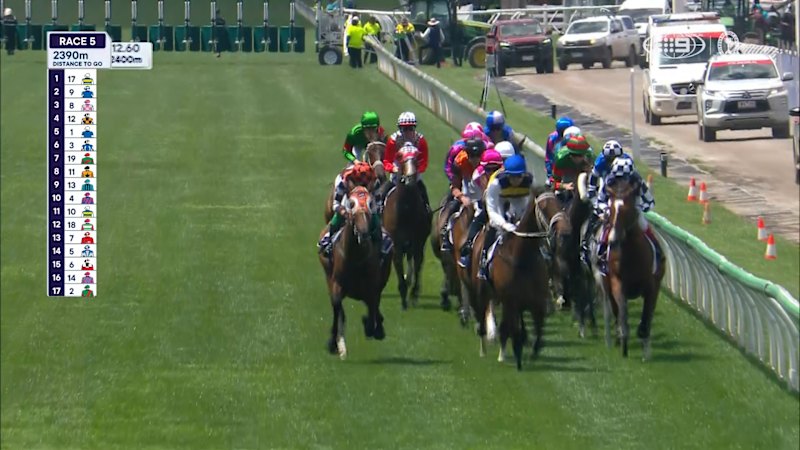 Lexus Melbourne Cup Day: Race 5 - Australian Heritage Cup