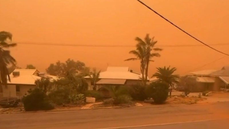 Cyclone Narelle passes through Carnarvon as a category three storm