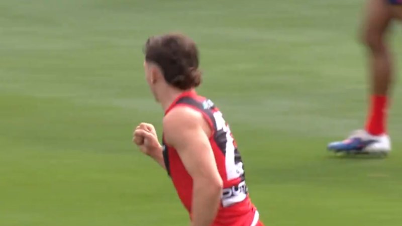 Roberts bomb gives Essendon lead