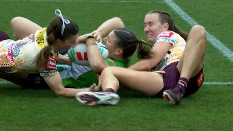 Waterman charges over for the Raiders