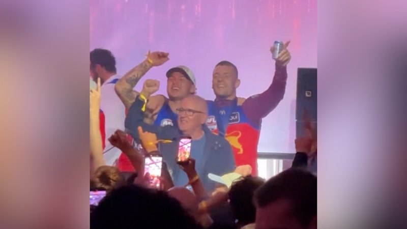 Chris Fagan sings We Are The Champions