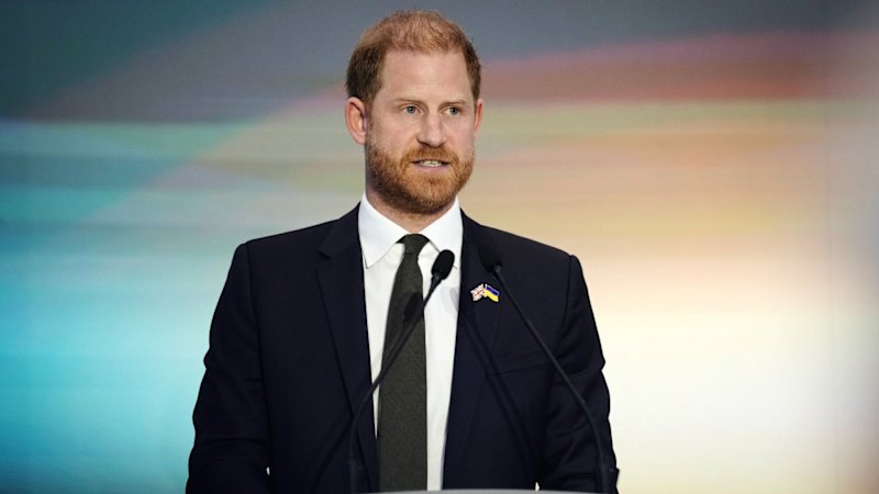 Prens Harry, Ukrayna'ya sürpriz ziyaret gerçekleştirdi