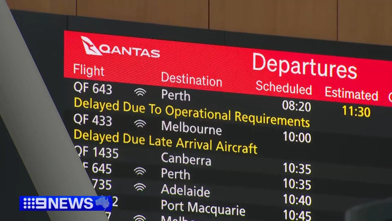 Qantas plane makes emergency landing in Sydney