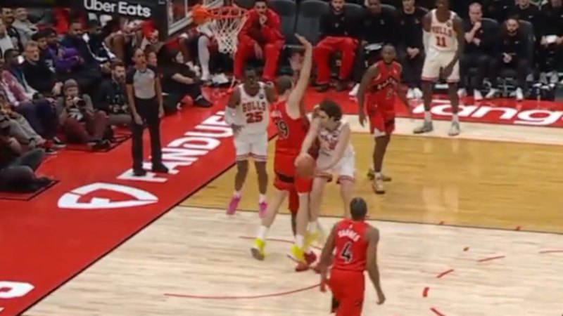 Giddey battles in Bulls season opener