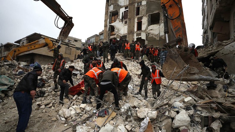 Türkiye ve Suriye'de meydana gelen şiddetli depremler binlerce kişinin hayatını kaybetmesine neden oldu.