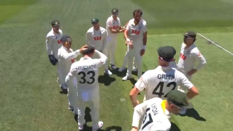 Starc izločil Roota v prvem dnevu prvega testa