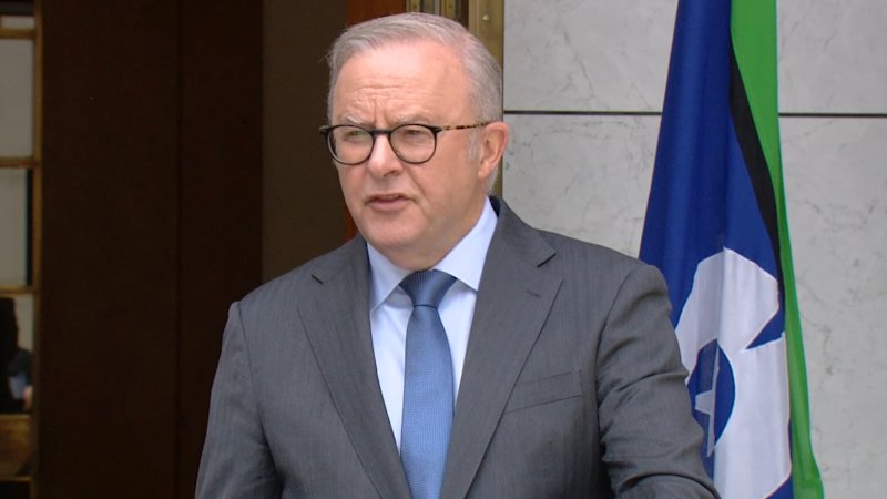 Calls for royal commission into Bondi Beach terror attack