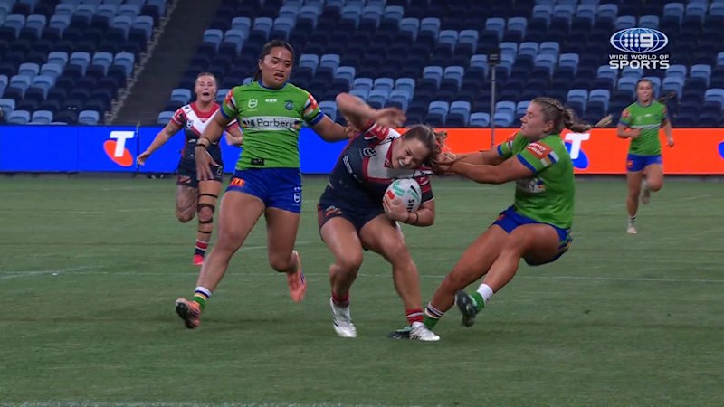 Raiders fullback pulls down Kelly by her hair