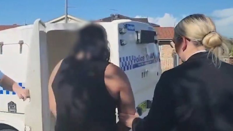 Trije moški obtoženi načrtovanja streljanja v jugozahodnem Sydneyju