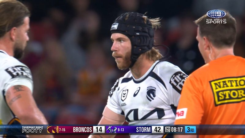 Blake Mozer taken off for HIA after awkward tackle