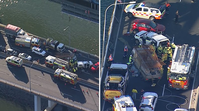 Major traffic delays on the M1 highway after a crash