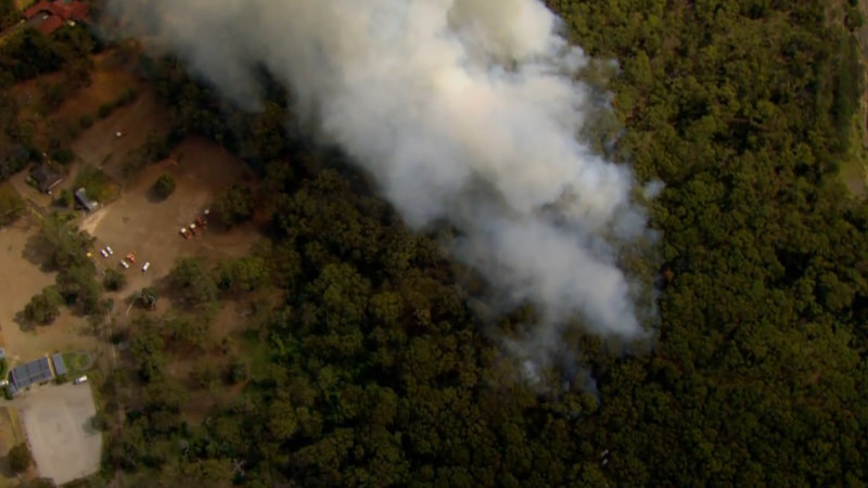 Out-of-control bushfire burns dangerously close to Melbourne homes