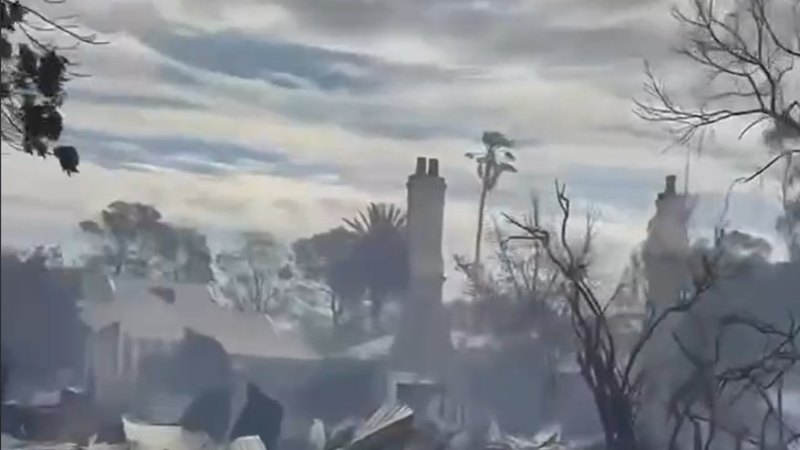 Houses destroyed in Victoria's west