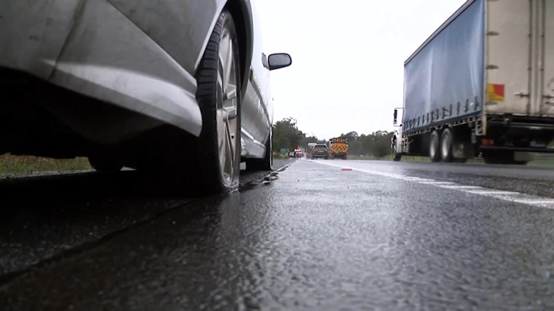 Monster pothole causes traffic chaos in Victoria
