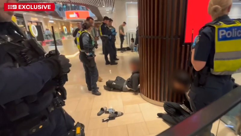 Four teenagers arrested after police chase through Melbourne CBD