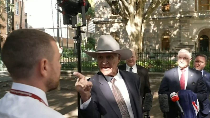 'I've punched blokes in the mouth': Katter threatens journalist