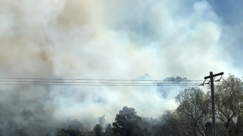 Bushfire closes highway in Queensland Lockyer Valley